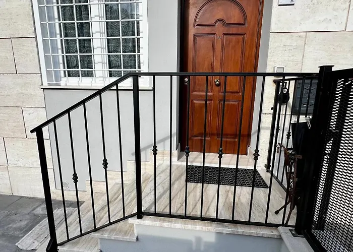 Elegant & Spacious 2br 2ba Unit With Private Patio *