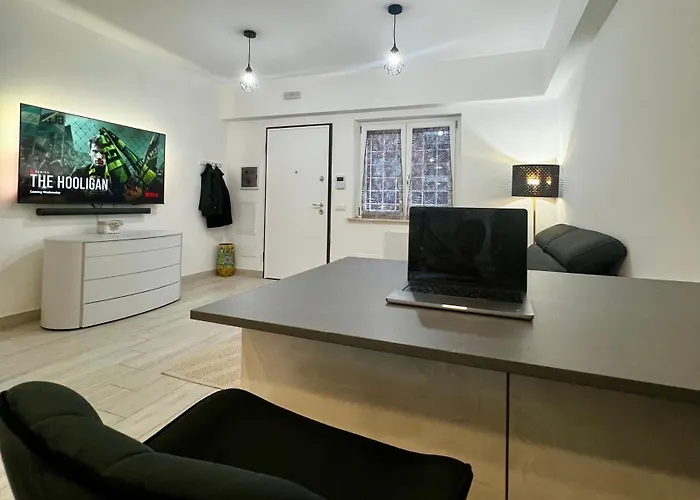 Elegant & Spacious 2br 2ba Unit With Private Patio * Rom