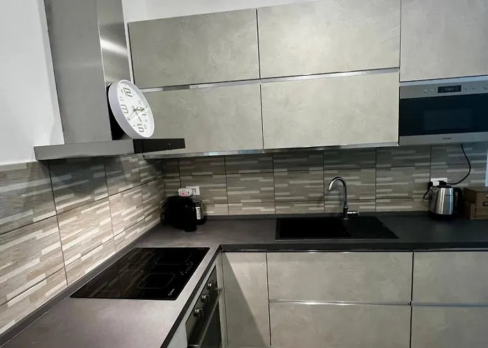 Elegant & Spacious 2br 2ba Unit With Private Patio Apartment