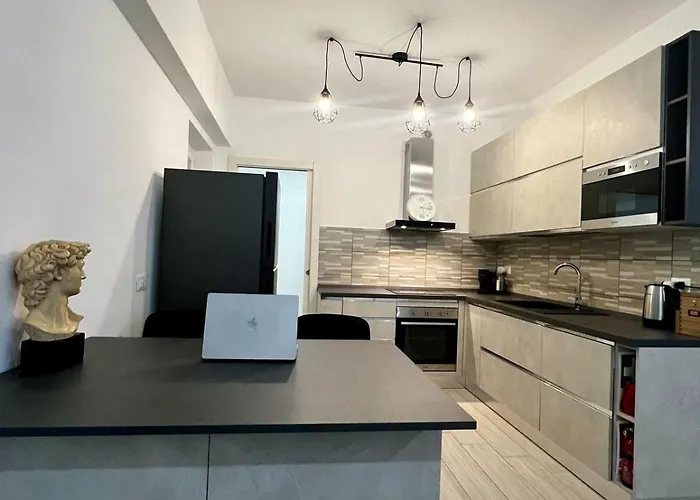 Elegant & Spacious 2br 2ba Unit With Private Patio Apartment Rom