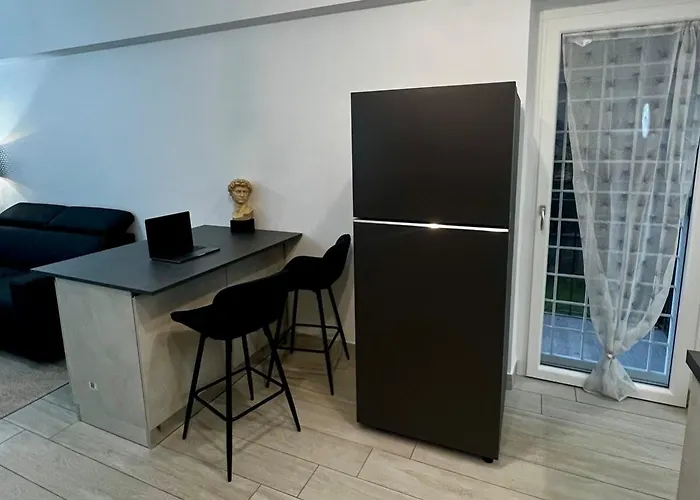 Elegant & Spacious 2br 2ba Unit With Private Patio Apartment Rom