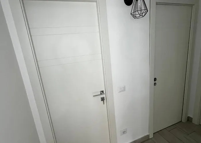 Elegant & Spacious 2br 2ba Unit With Private Patio