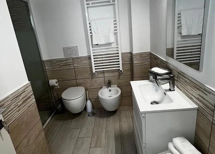 Elegant & Spacious 2br 2ba Unit With Private Patio *