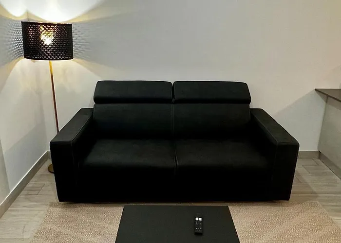 Apartment Elegant & Spacious 2br 2ba Unit With Private Patio *