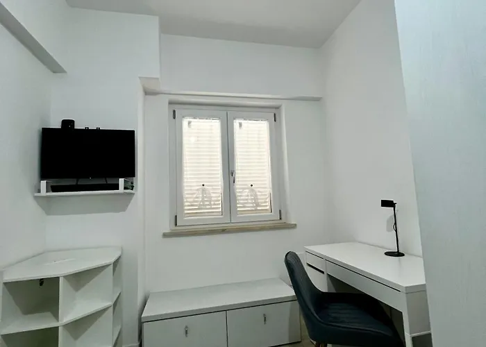 Elegant & Spacious 2br 2ba Unit With Private Patio Apartment *